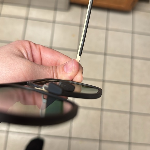 Fendi Green Geometric Sunglasses - Picture 6 of 6